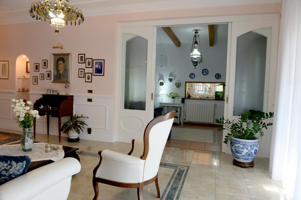 Bed and Breakfast Il Giardino Delle Jacaranda Тальзано Экстерьер фото