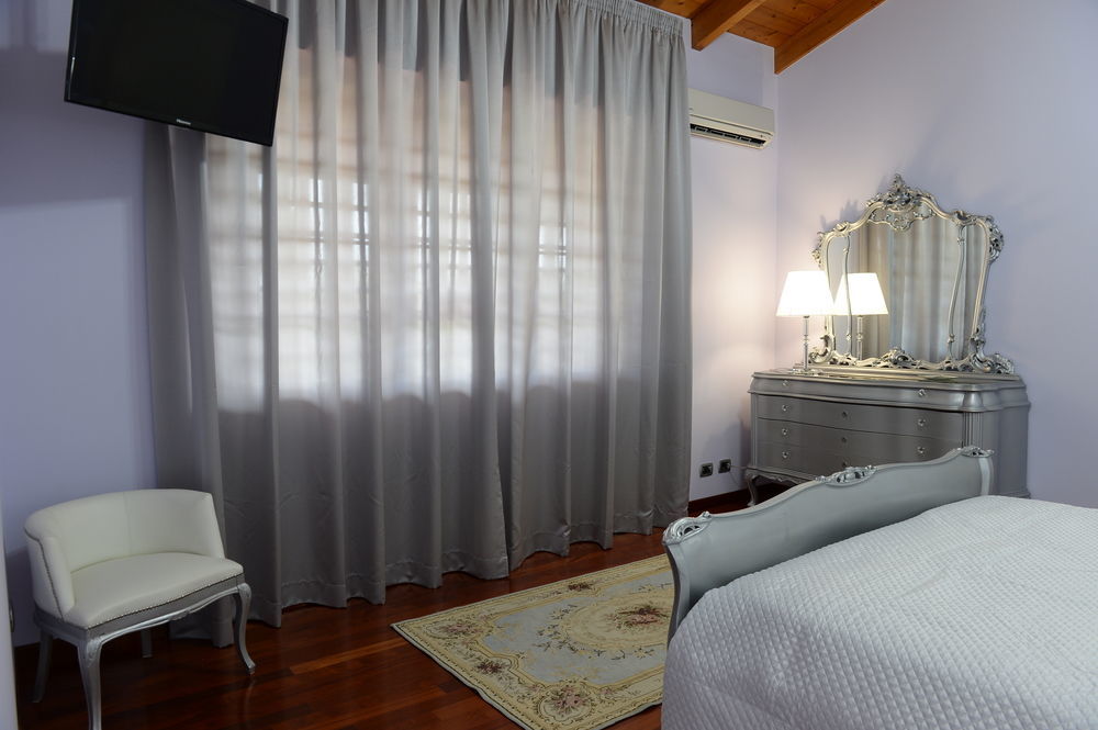 Bed and Breakfast Il Giardino Delle Jacaranda Тальзано Экстерьер фото