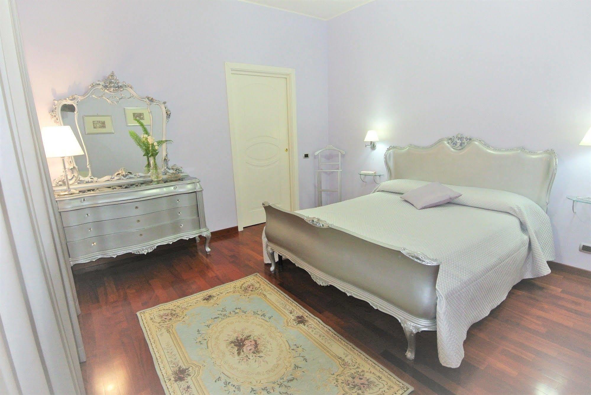 Bed and Breakfast Il Giardino Delle Jacaranda Тальзано Экстерьер фото